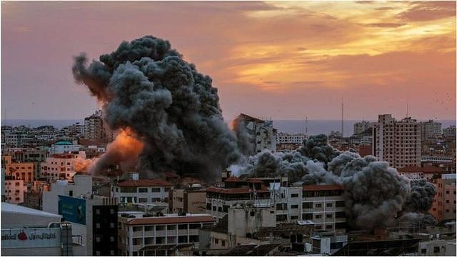 以巴冲突：哈马斯发动突袭后，以军战机空袭加沙试图完全控制领土（组图） - 8