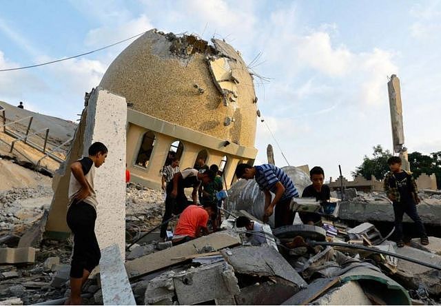 以巴冲突：哈马斯发动突袭后，以军战机空袭加沙试图完全控制领土（组图） - 3
