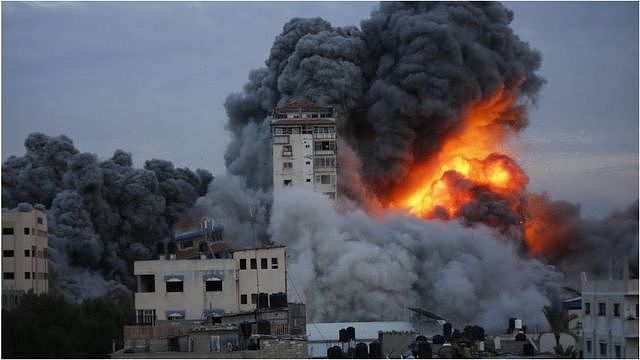 以巴冲突：哈马斯发动突袭后，以军战机空袭加沙试图完全控制领土（组图） - 1