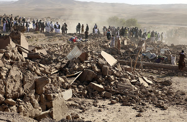 阿富汗强震死亡人数激增！已2053人亡9000多人伤（图） - 1