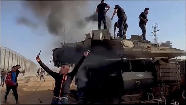 以巴冲突：哈马斯发动突袭后，以军战机空袭加沙试图完全控制领土（组图） - 6