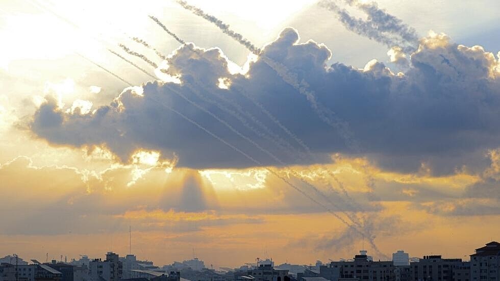 哈马斯向以色列境内发射大规模火箭弹袭击（图） - 1