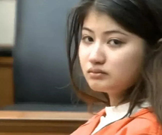 华裔少女连刺妈妈151刀，法庭上被判无罪，甜美笑容受全美追捧（组图） - 2