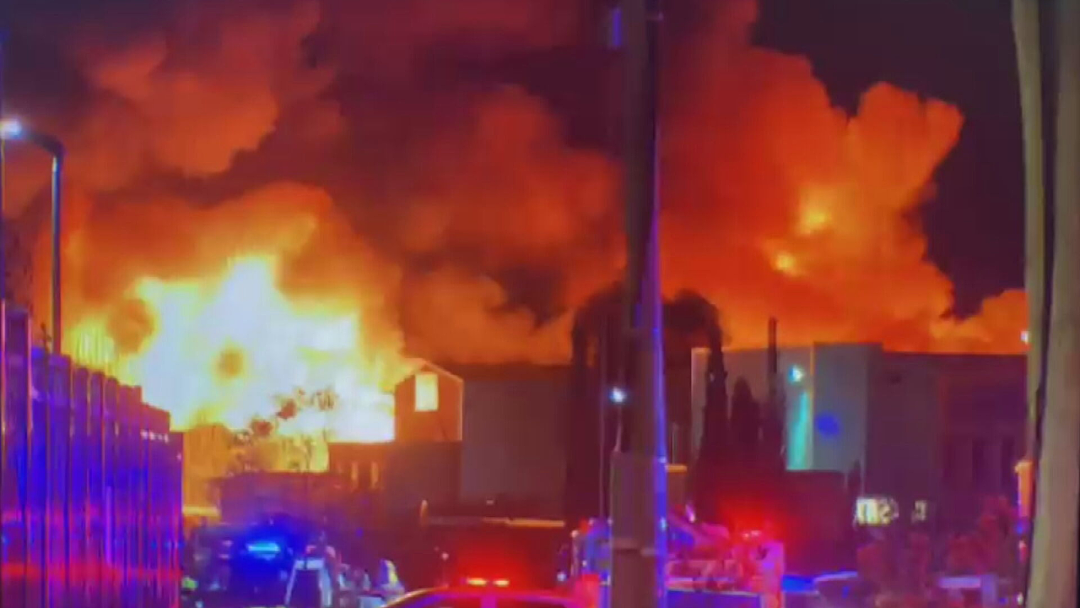 珀斯化工厂突发大爆炸，35公里外有震感！有毒烟雾正在蔓延，多地居民受影响，部分路段关闭...（组图） - 6