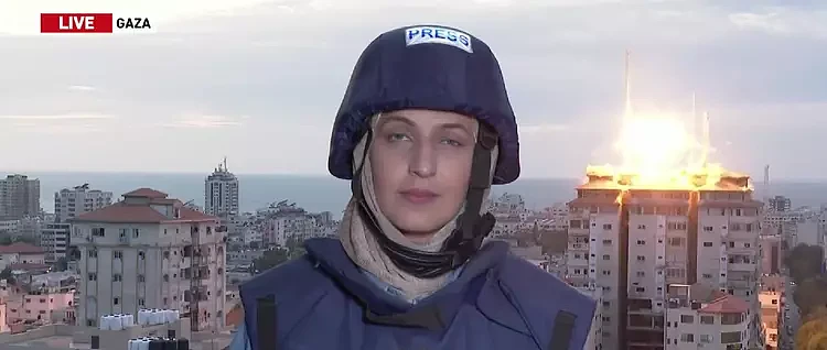 惊险一幕！外国女记者直播时，身后大楼被以军战机夷为平地（视频/组图） - 3