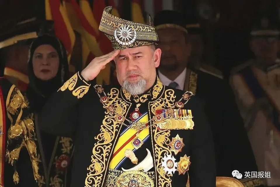 狗血！马来西亚前王后疑给国王戴绿帽，刚生完王储就被赶出宫？（组图） - 4