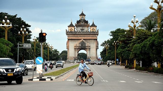 老挝经济因债台高筑岌岌可危，有年轻人称“我感到绝望”（组图） - 1
