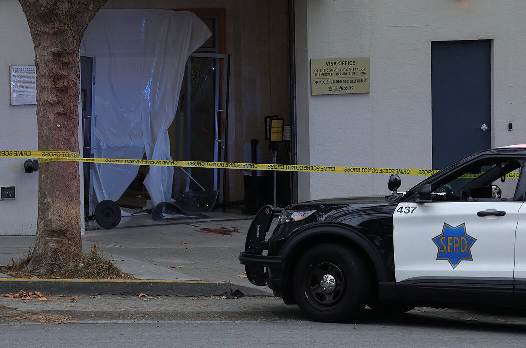 纽时：中国驻旧金山领事馆遭汽车冲撞，嫌疑人被击毙（图） - 1