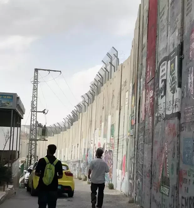 以色列修建的加沙“隔离墙”：每几十米一个机枪瞭望塔，被中国游客写上“拆”（视频/组图） - 2