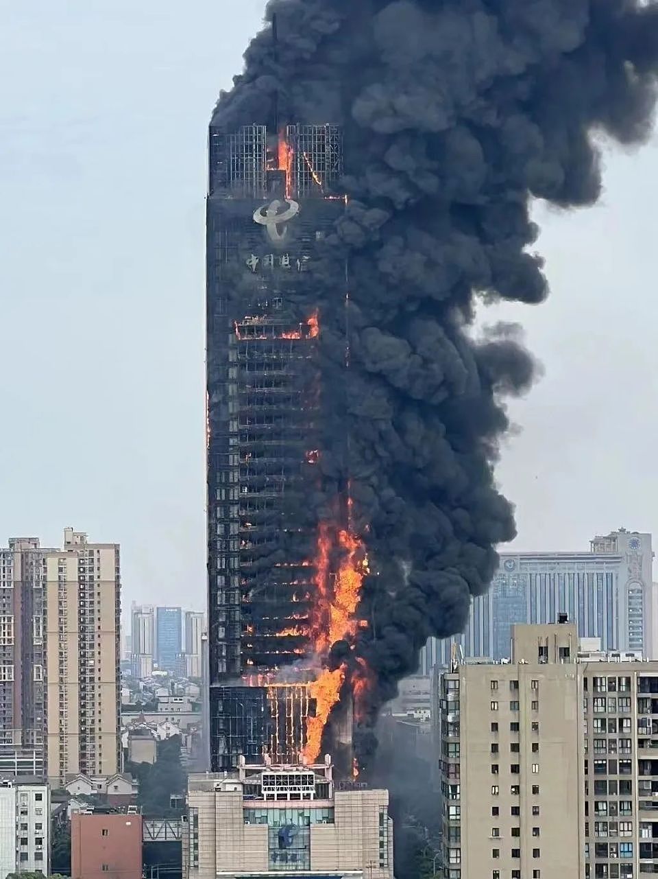 长沙电信大楼火灾调查报告发布：系未熄灭烟头引发，20多人被严肃问责（视频/组图） - 2