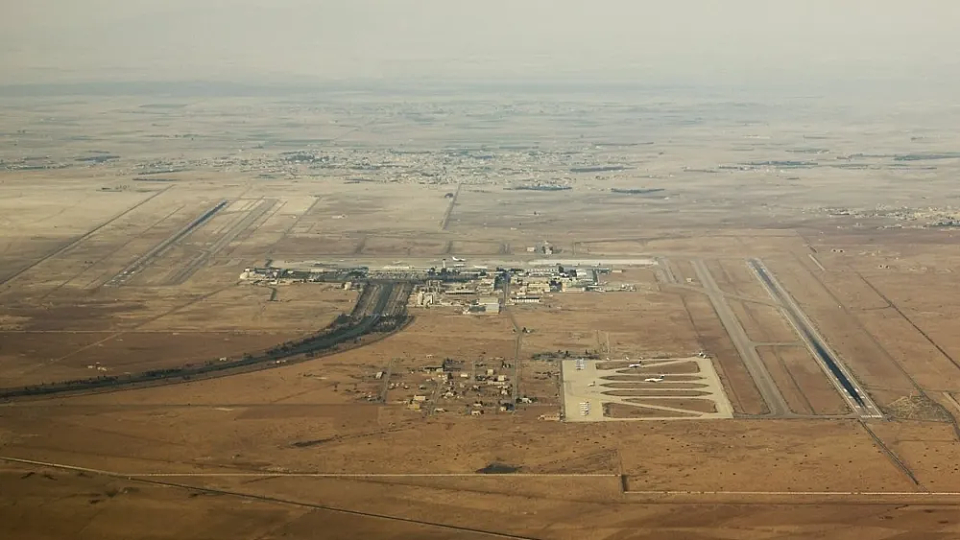 以色列空袭叙利亚两座机场！外媒：以色列或面临五线作战（视频/组图） - 1
