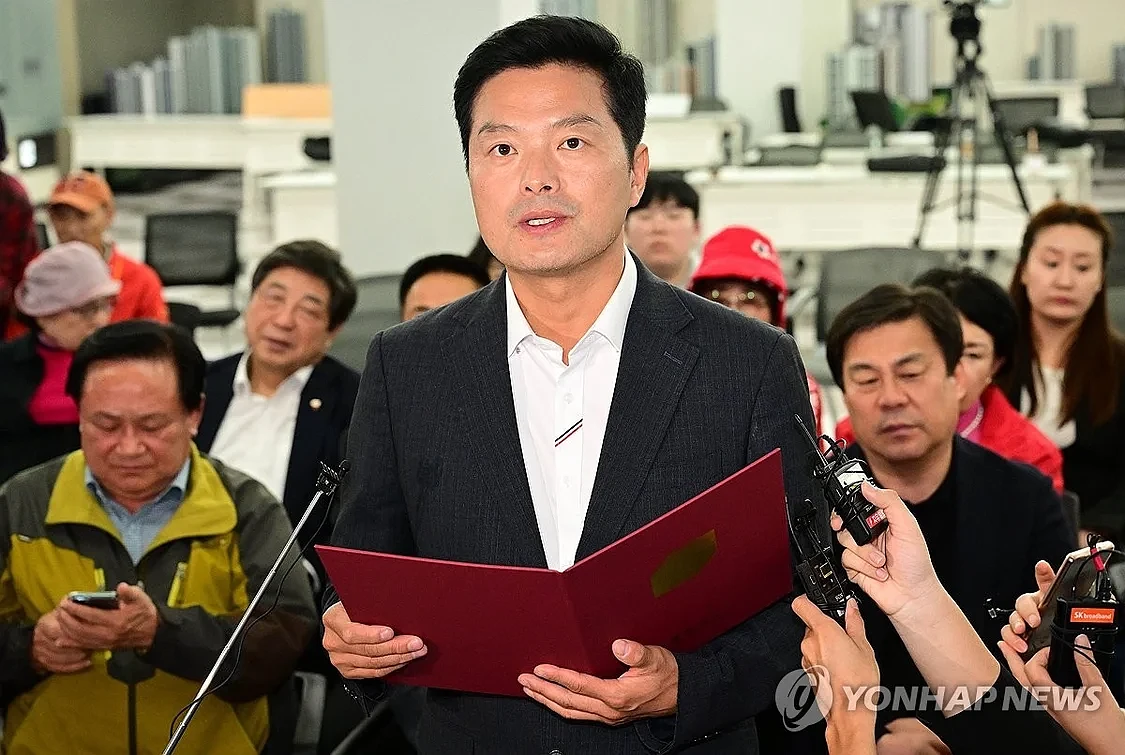 首都圈选举惨败，韩国执政党宣布领导层集体辞职（图） - 1