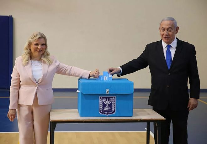 以色列总理内塔尼亚胡有争议的婚姻：背叛三任妻子，陷录像带丑闻（组图） - 1