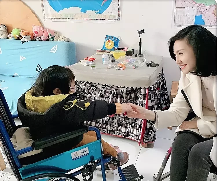 她曾是湖南卫视“当家花旦”，却全身瘫痪，瘫倒在主持台的化妆间（组图） - 14
