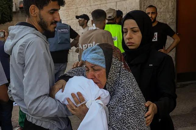 巴勒斯坦女孩从昏迷中醒来，发现自己孤身一人，14名至亲都遇难了（组图） - 3