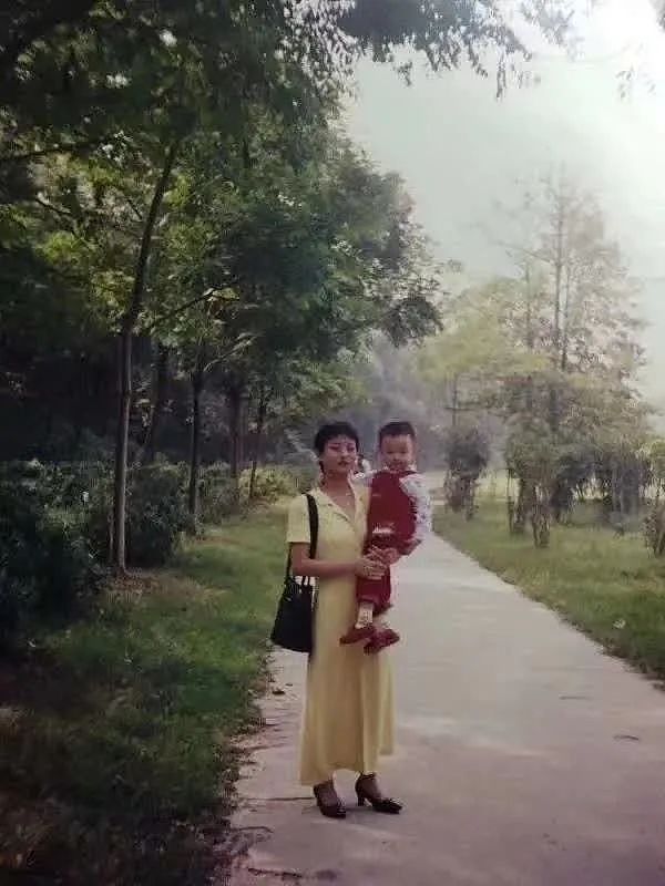 人间中国：这些母亲鼓起勇气带女儿逃离“重男轻女“（组图） - 8