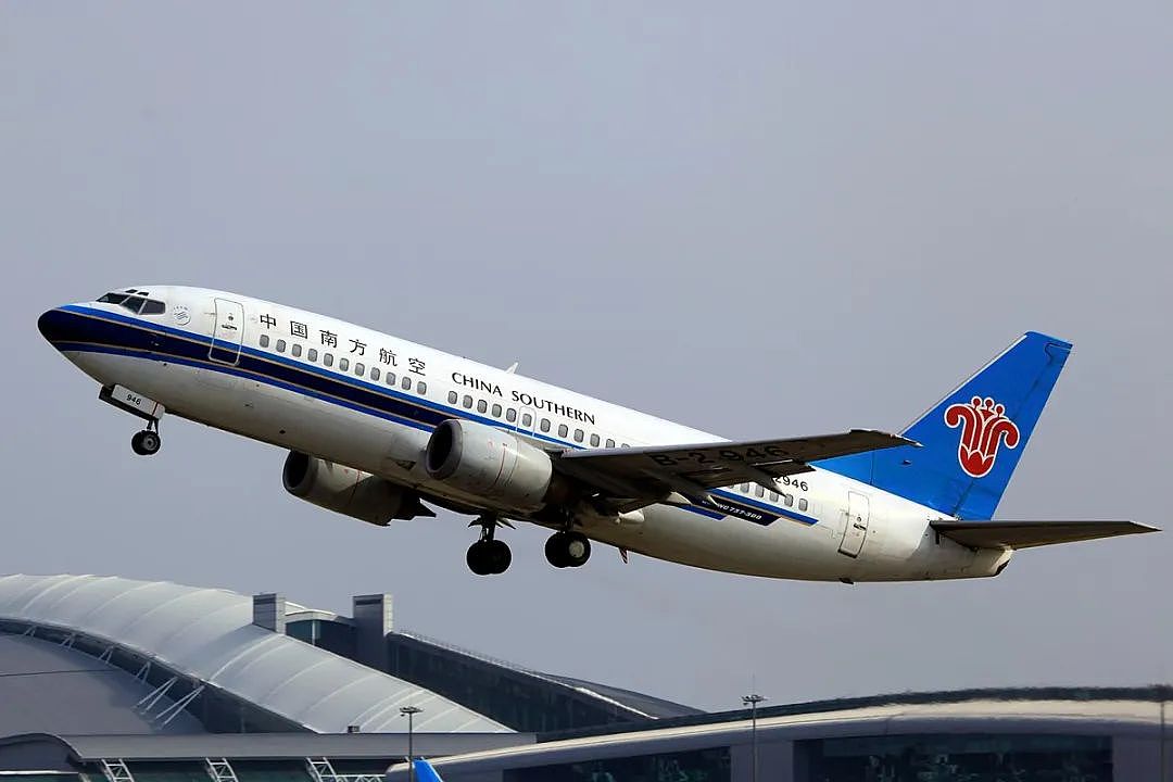 华裔女子遭中国航空公司解雇，一度想自杀，获赔20万（组图） - 2