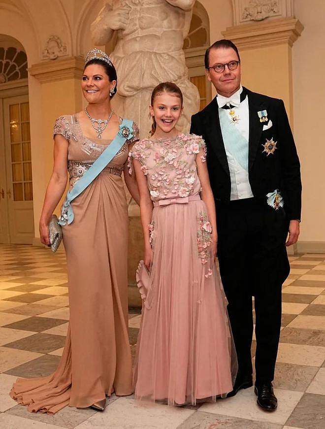 丹麦王子大庆18岁，“未来女王”们头顶王冠赴宴，荷兰公主最雍容（组图） - 8