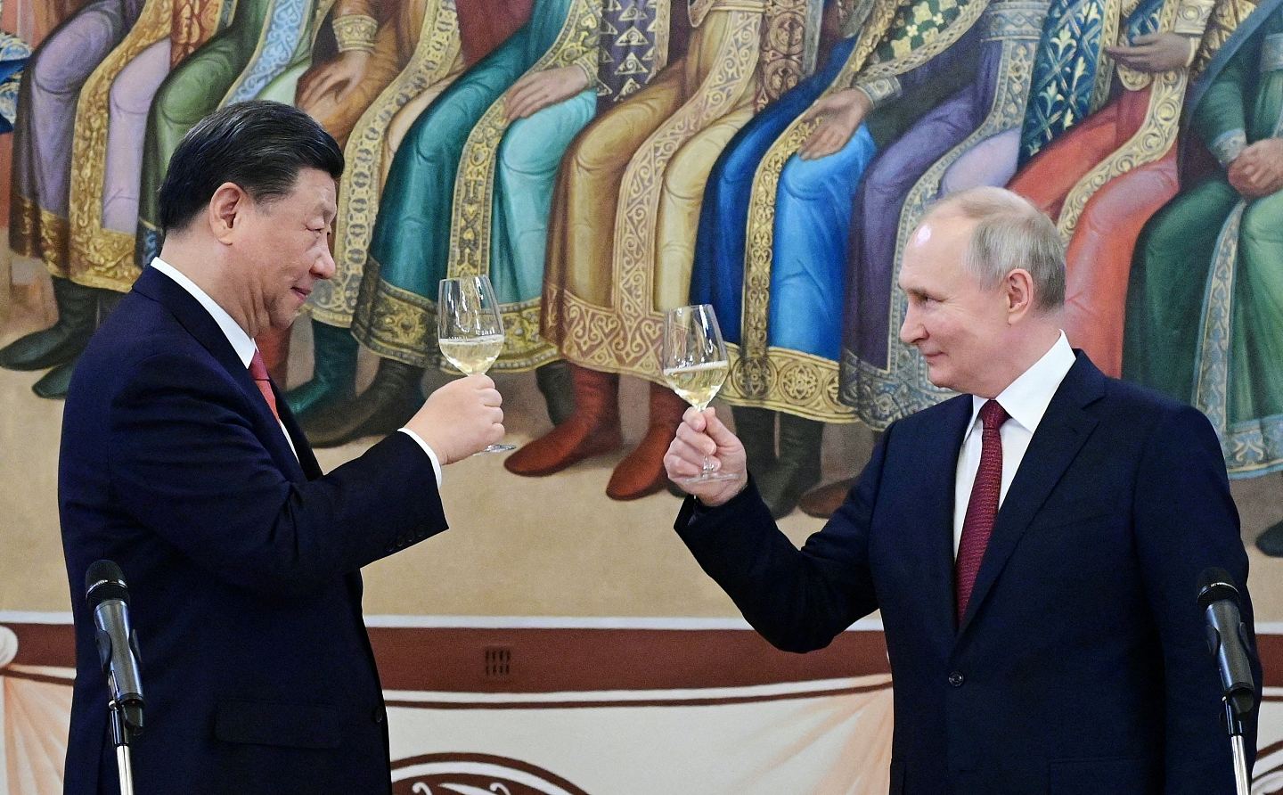 俄罗斯总统普京访华抵达北京，将出席一带一路峰会（组图） - 3