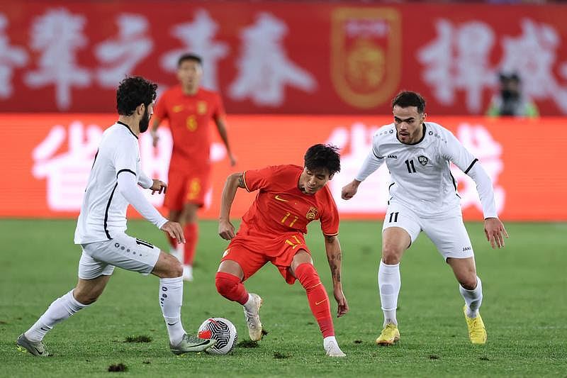 国足主帅称失误因为对手强，乌兹别克教练：国足同越南一样没威胁（组图） - 2