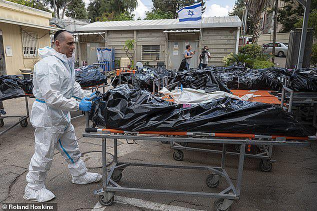 以色列法医工作中崩溃，297人遭哈马斯残害难识别，长幼相拥而亡（组图） - 6