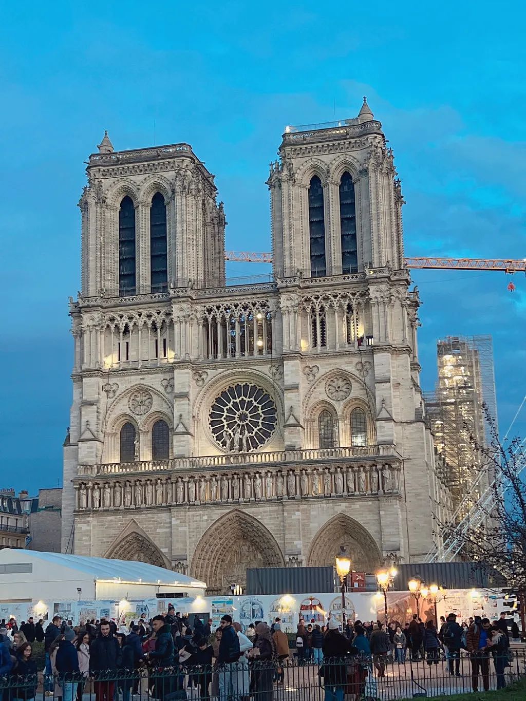 历时4年，耗资70亿，被烧塌的巴黎圣母院修好了（组图） - 8