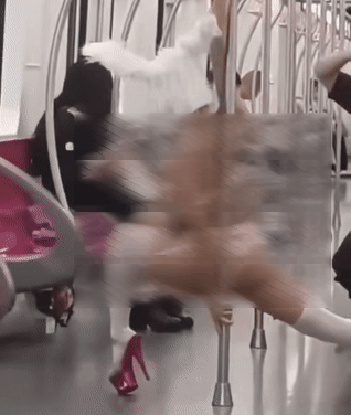 大庭广众之下脱衣服！上海地铁不雅视频疯传，全网哗然（视频/组图） - 5