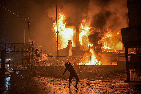 加萨医院被炸！黎巴嫩民众“放火烧联合国办公室”，美急升旅游警戒（视频/组图） - 1
