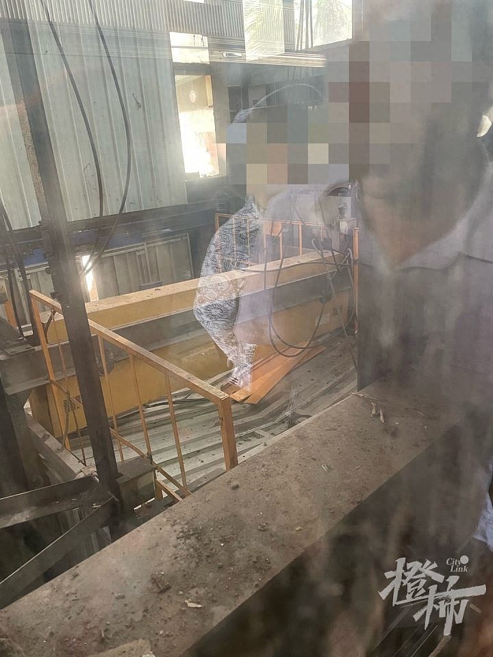 云南一商场电梯直坠，导致3死17伤！目击者：看到断裂的钢丝绳…（视频/图） - 1