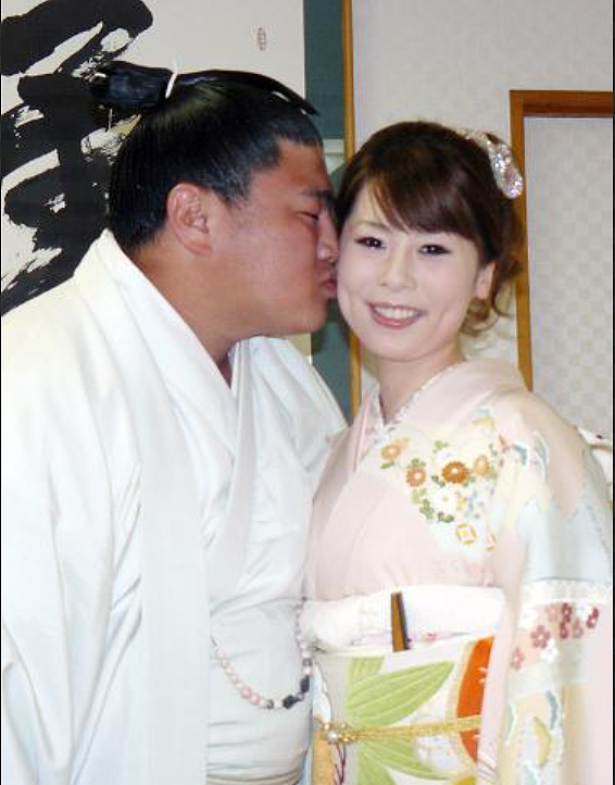 日本300斤相扑手被80斤娇妻家暴，离婚后还被分走5亿家产？！（组图） - 11
