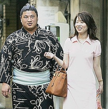日本300斤相扑手被80斤娇妻家暴，离婚后还被分走5亿家产？！（组图） - 14