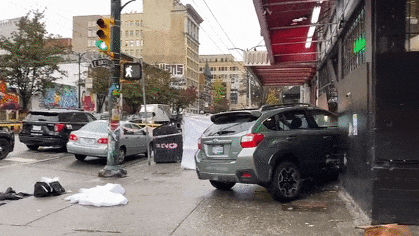 司机当街碾压行人，现场视频吓人！温哥华市中心致命车祸，行人被撞身亡（组图） - 4