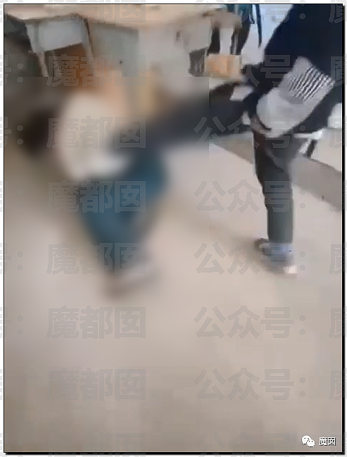 引发众怒！贵州小学男生当众拳打脚踢2位女同学，众人起哄围观拍摄（视频/组图） - 37