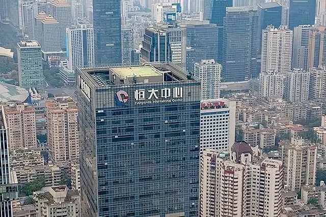 恒大深圳总部大楼真正的老板，娶小21岁女明星，公司资产3千亿（组图） - 8