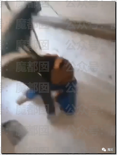 引发众怒！贵州小学男生当众拳打脚踢2位女同学，众人起哄围观拍摄（视频/组图） - 51