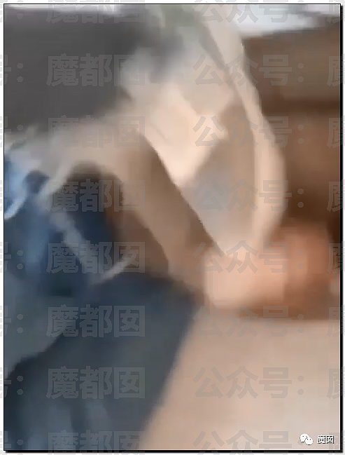 引发众怒！贵州小学男生当众拳打脚踢2位女同学，众人起哄围观拍摄（视频/组图） - 50