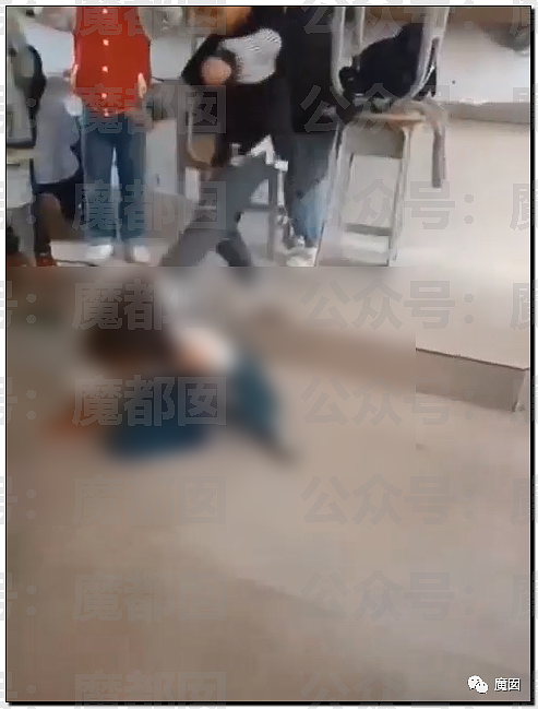 引发众怒！贵州小学男生当众拳打脚踢2位女同学，众人起哄围观拍摄（视频/组图） - 36