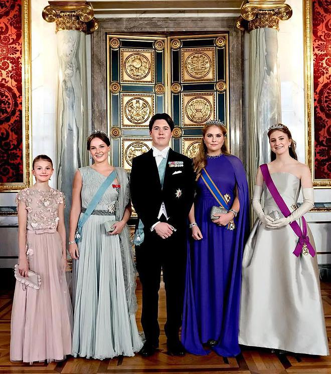 丹麦王子18岁生日，欧洲未来五国君主同框！没想到灰姑娘现身了（组图） - 16