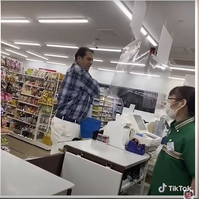 中国男子因不满日本店员态度，提刀怒砍其头部、脸部多处被捕！（组图） - 13