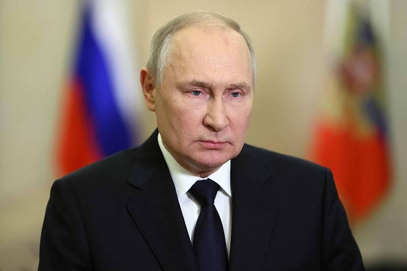 传俄罗斯总统普京心脏骤停！躺在卧室地板翻白眼昏迷（图） - 1