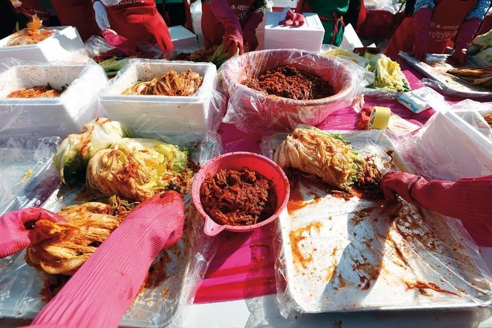 泡菜波及尹锡悦：一棵白菜36元人民币，韩政府投放2900吨白菜抗通胀（组图） - 1