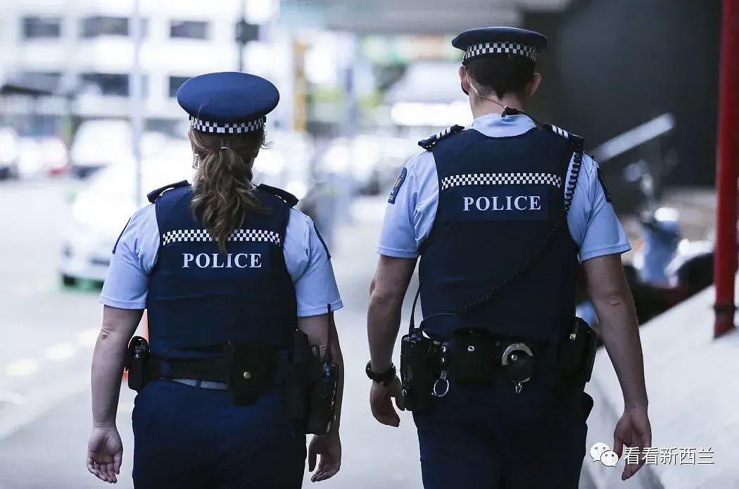 领奖2300万？新西兰77岁亚裔被捕，携带非法物质；“他们有武器”，奥克兰CBD连警察局都没有；都是车祸，劳动节4人死亡（组图） - 12