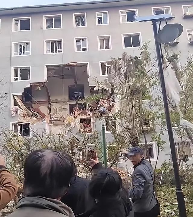 吉林一居民楼被炸出大窟窿！1死16人伤！官方通报：疑燃气使用不当所致致（视频/组图） - 3