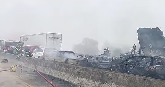 7死25伤！美国高速158车遇“夺命浓雾”连环相撞，现场惨烈如末日（视频/组图） - 12