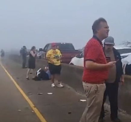 7死25伤！美国高速158车遇“夺命浓雾”连环相撞，现场惨烈如末日（视频/组图） - 2