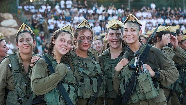 以色列女兵战队击杀100名哈马斯！砲火中空降激战4hrs守住基地（组图） - 2