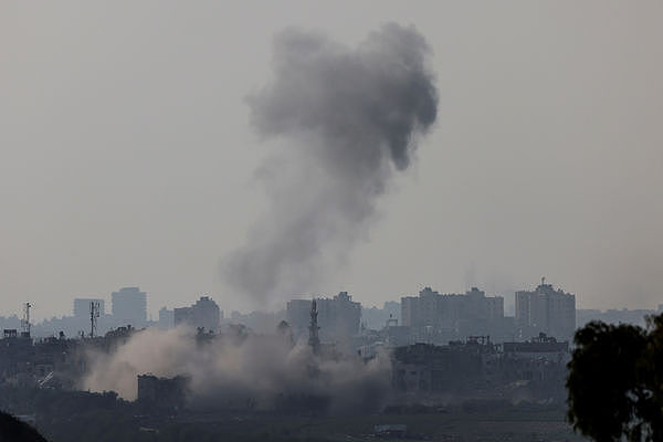 首名以色列士兵阵亡！以军狂轰加萨400目标，哈马斯损失数十枪手（图） - 1