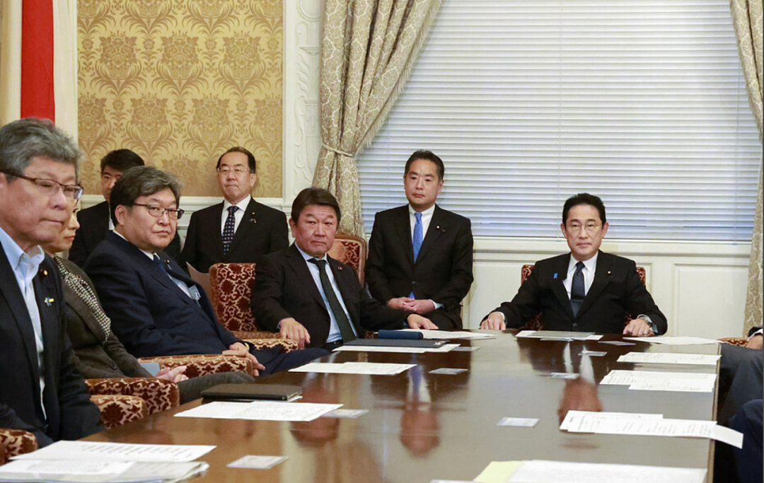 日本首相偷偷给自己涨工资，月薪201万的岸田还埋怨老百姓不知足（组图） - 35