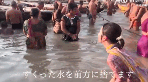 日本美女网红去印度恒河体验“净身仪式”，结果悲剧了（视频/组图） - 9
