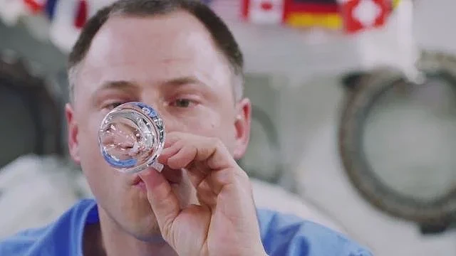 女航天员去太空时，为何要吃避孕药？在飞船中到底会发生什么？（组图） - 13